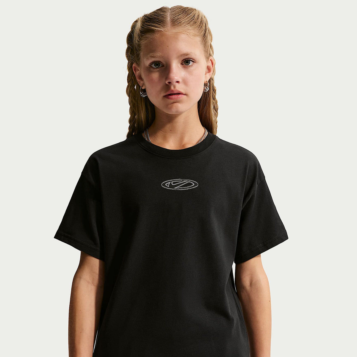 Playera para niños talla grande Nike Sportswear Club Select – Negro – vista 2