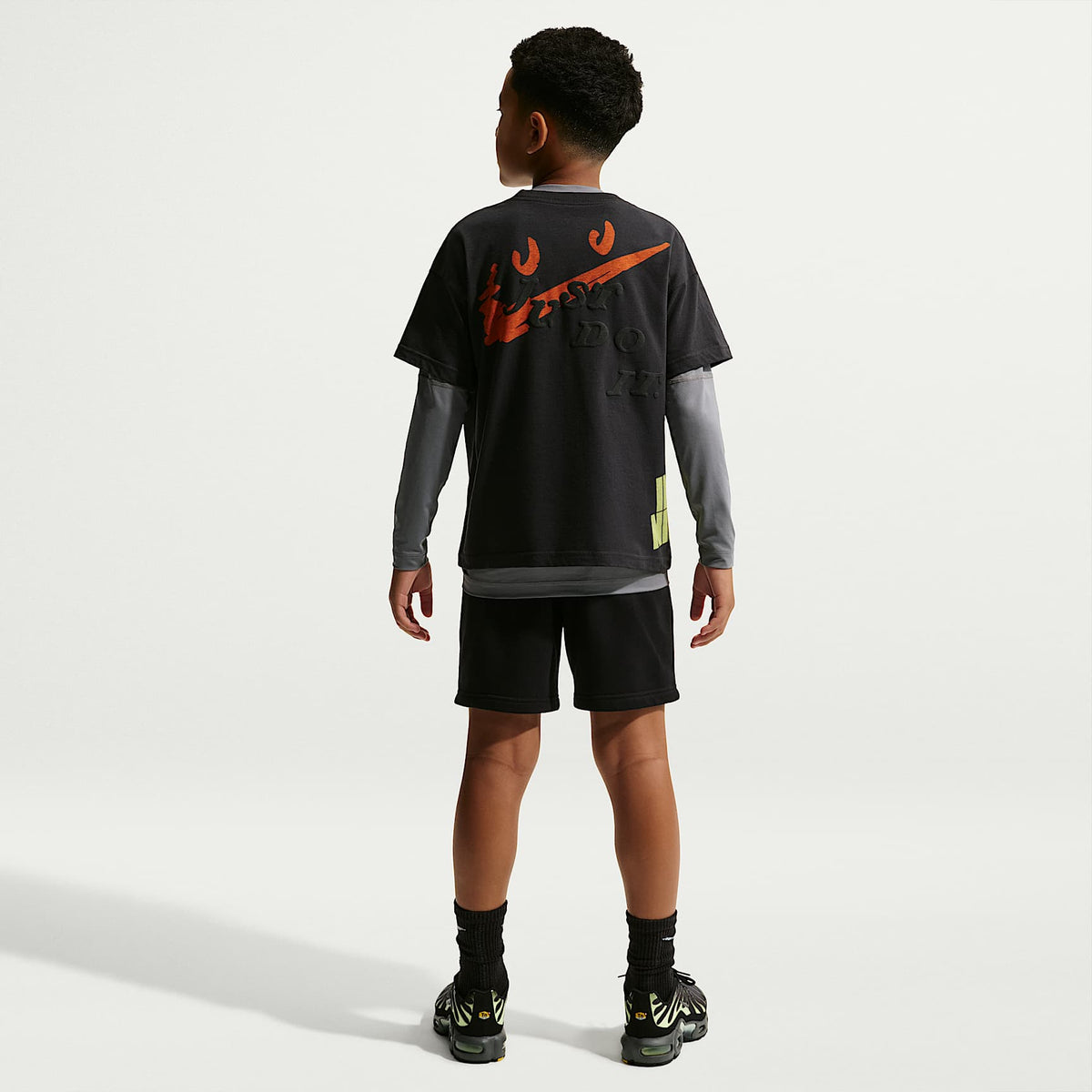 Playera para niños talla grande Nike Sportswear – Sombrío apagado – vista 5