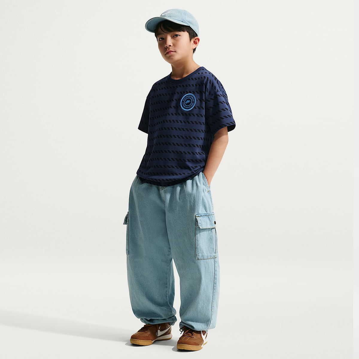 Playera Nike Sportswear Max90 para niños talla grande – Azul marino medianoche – vista 4
