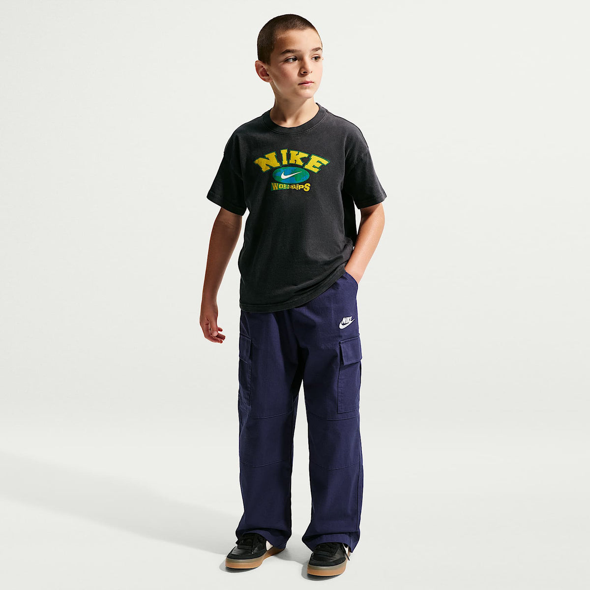 Playera para niños talla grande Nike Sportswear – Negro – vista 4