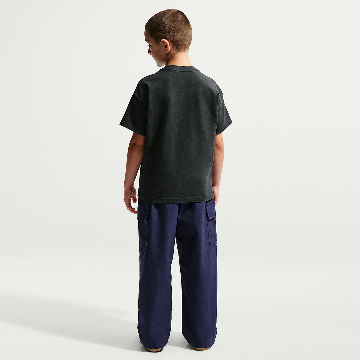 Playera para niños talla grande Nike Sportswear – Negro – vista 5