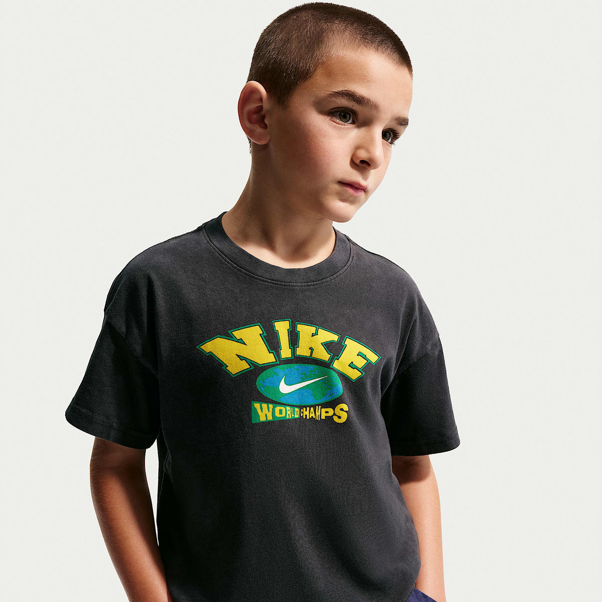Playera para niños talla grande Nike Sportswear – Negro – vista 1