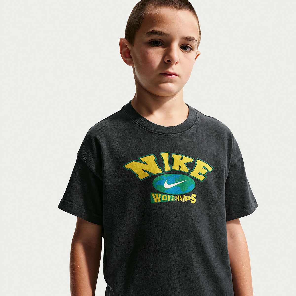 Playera para niños talla grande Nike Sportswear – Negro – vista 3