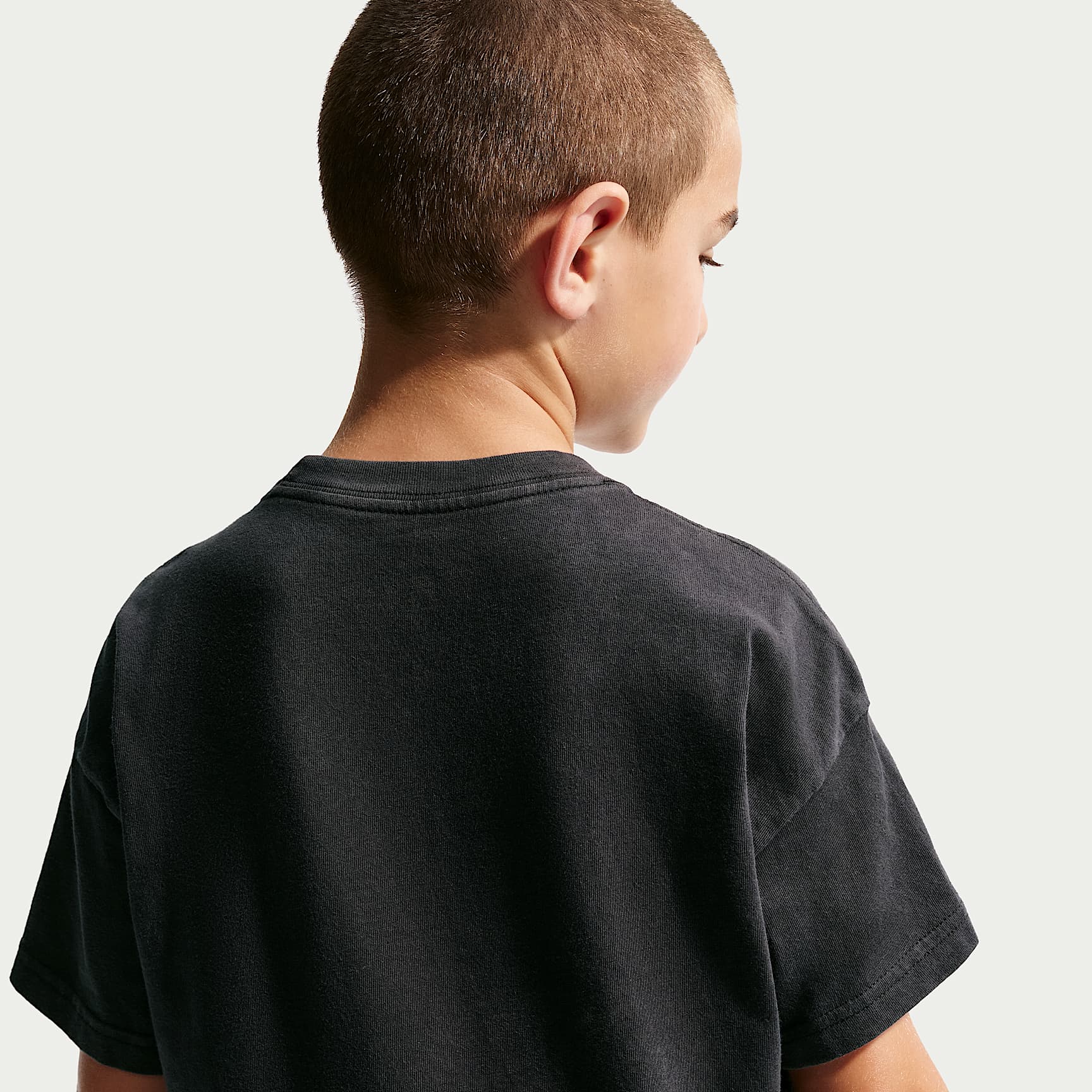 Playera para niños talla grande Nike Sportswear – Negro – vista 2