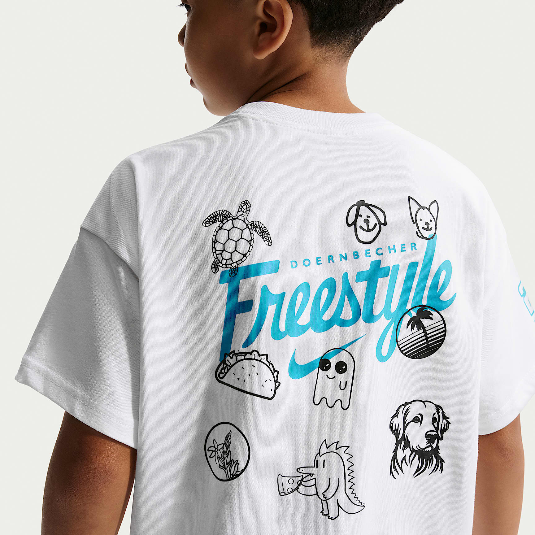 Playera Max90 para niños talla grande Nike Club x Doernbecher Freestyle – Blanco – vista 2