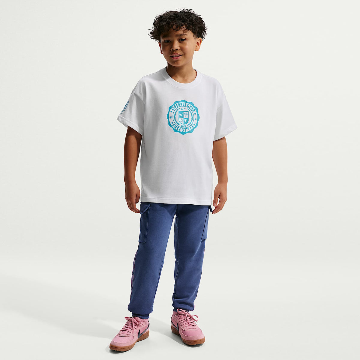 Playera Max90 para niños talla grande Nike Club x Doernbecher Freestyle – Blanco – vista 4