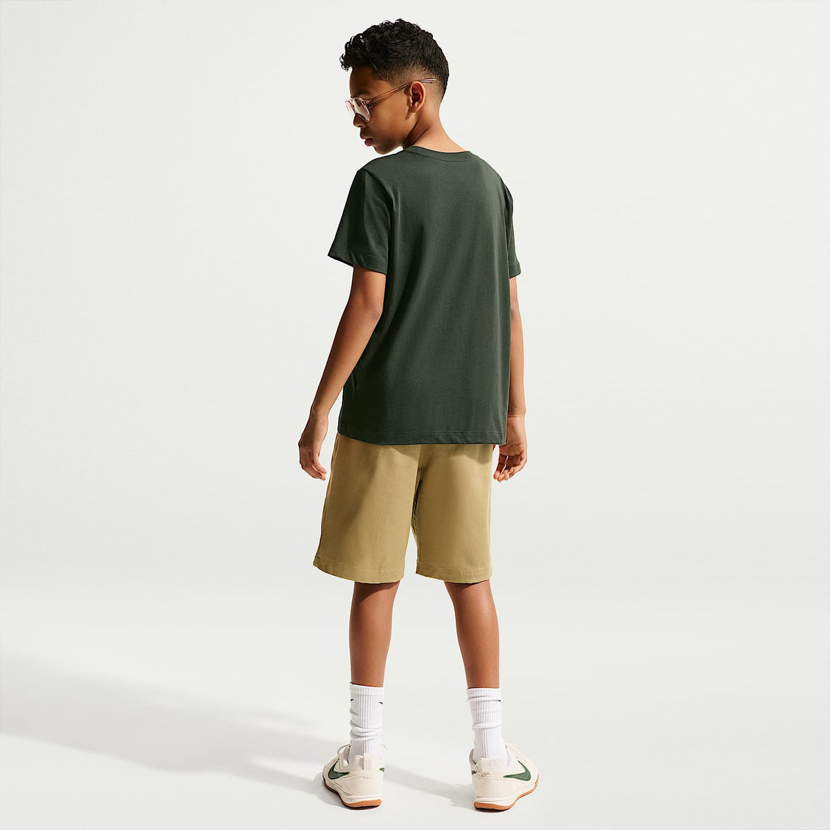 Playera para niños talla grande Nike Sportswear – Abeto negro – vista 5