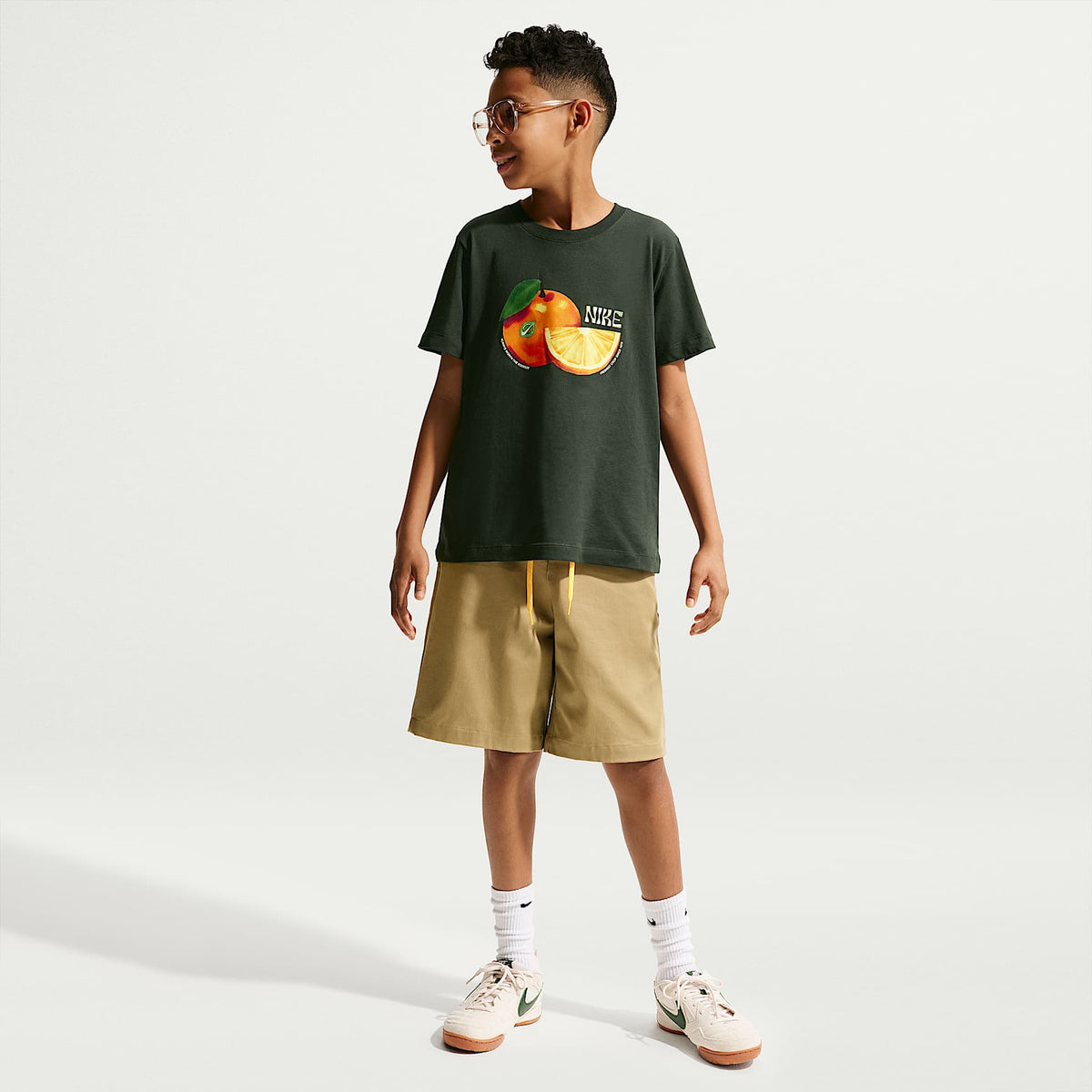 Playera para niños talla grande Nike Sportswear – Abeto negro – vista 4