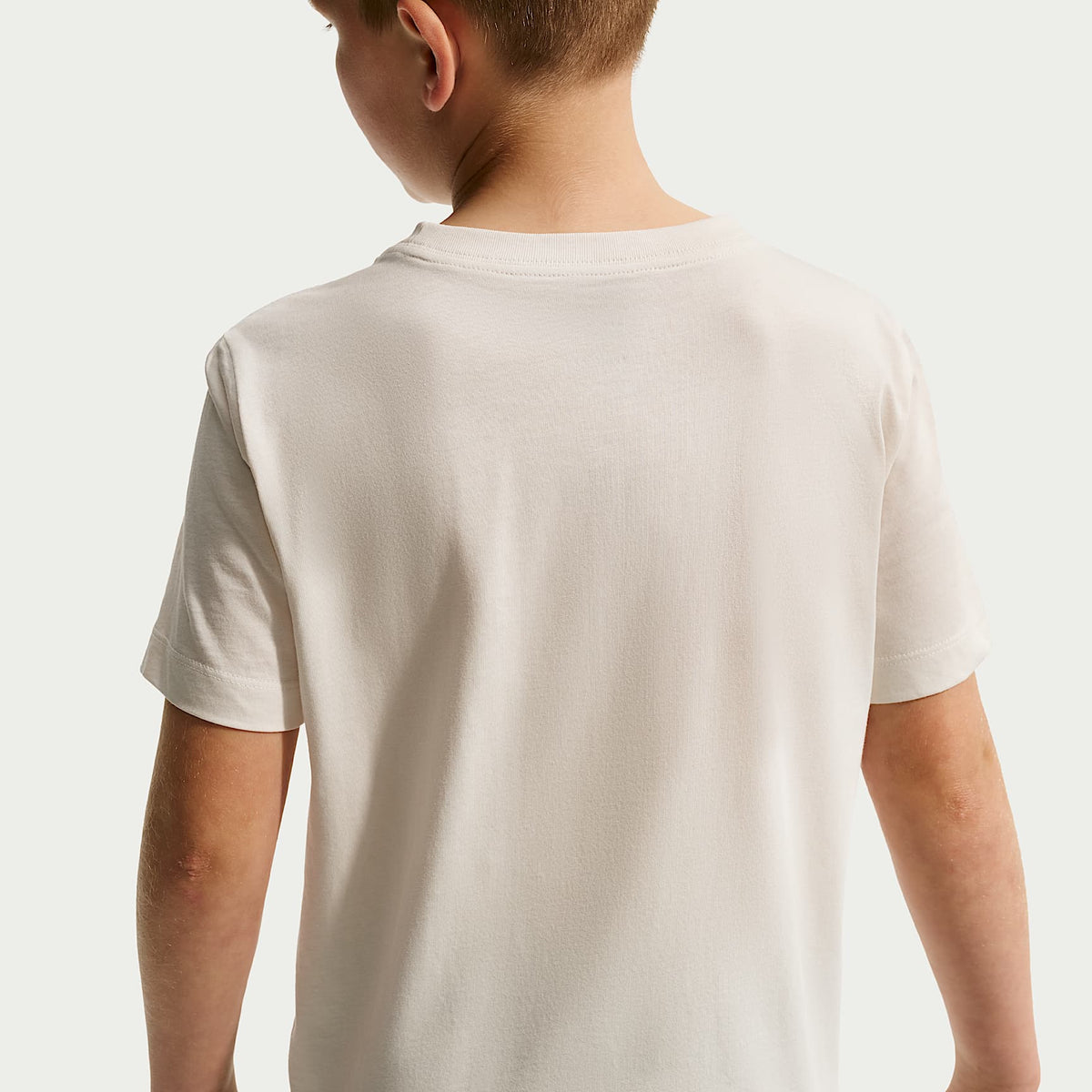 Playera para niños talla grande Nike Sportswear – Fantasma – vista 2