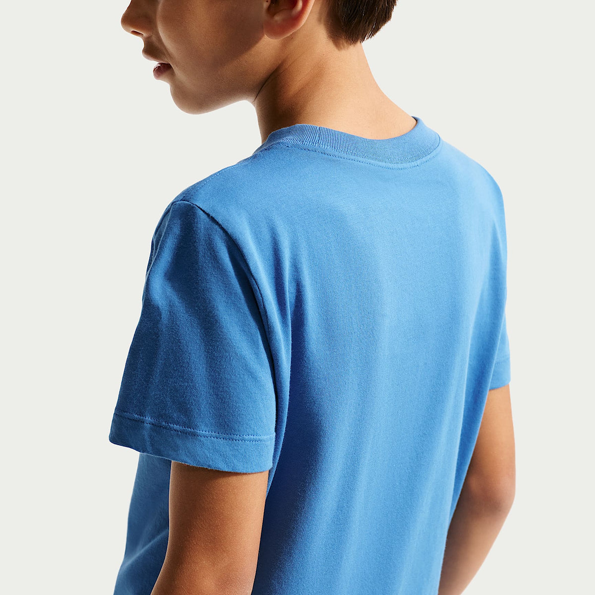 Playera para niños talla grande Nike Sportswear – Estrella azul – vista 2