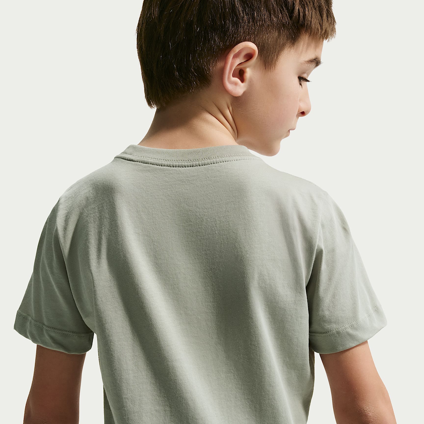 Playera para niños talla grande Nike Sportswear – Niebla pícea – vista 2