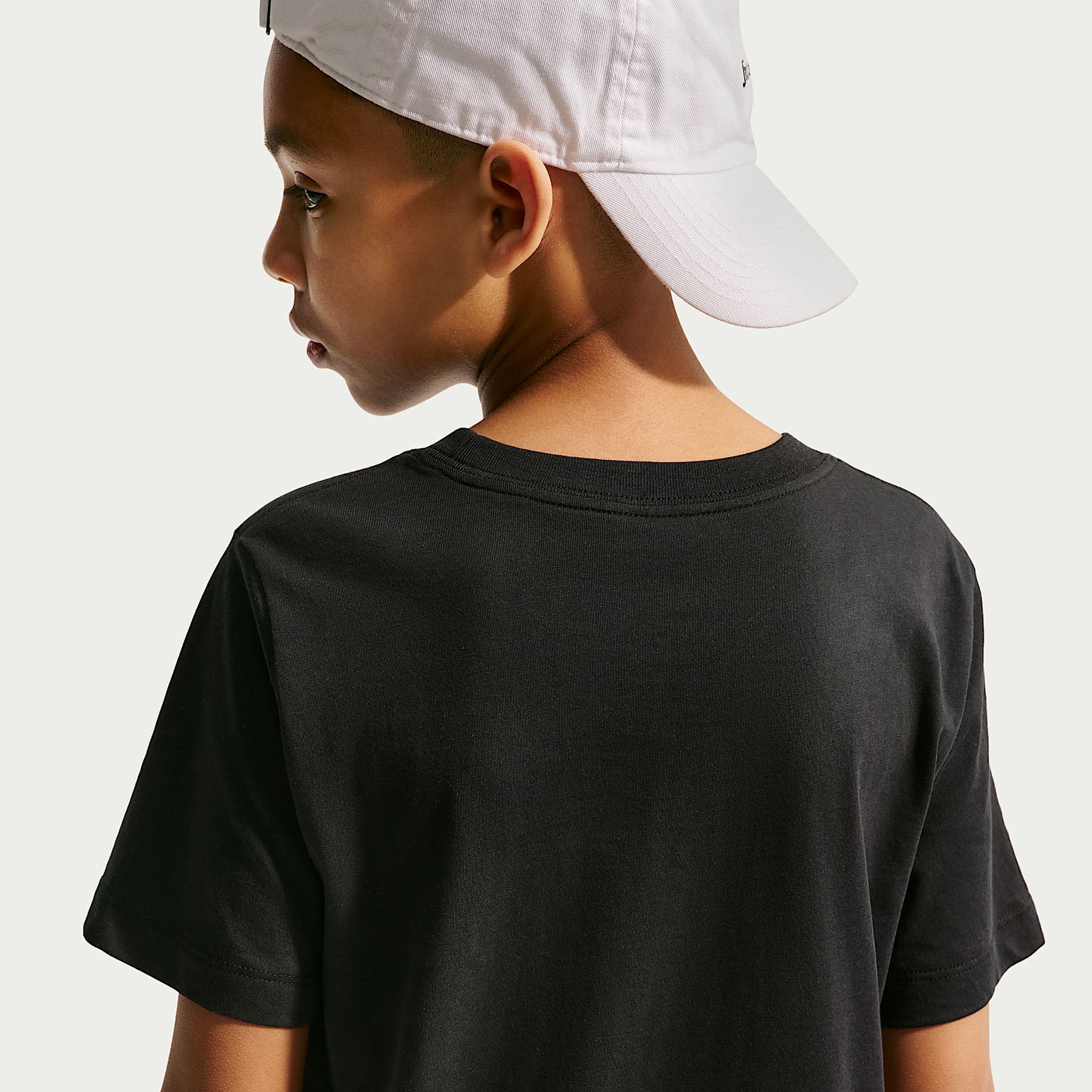 Playera para niños talla grande Nike Sportswear – Negro – vista 2