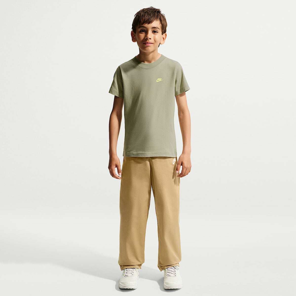 Playera para niños talla grande Nike Sportswear – Niebla pícea – vista 4