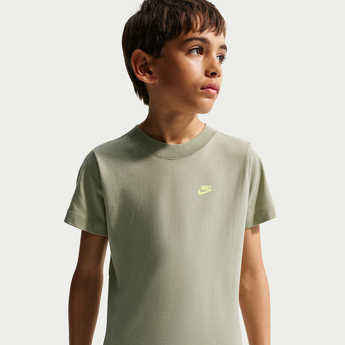 Playera para niños talla grande Nike Sportswear – Niebla pícea – vista 2