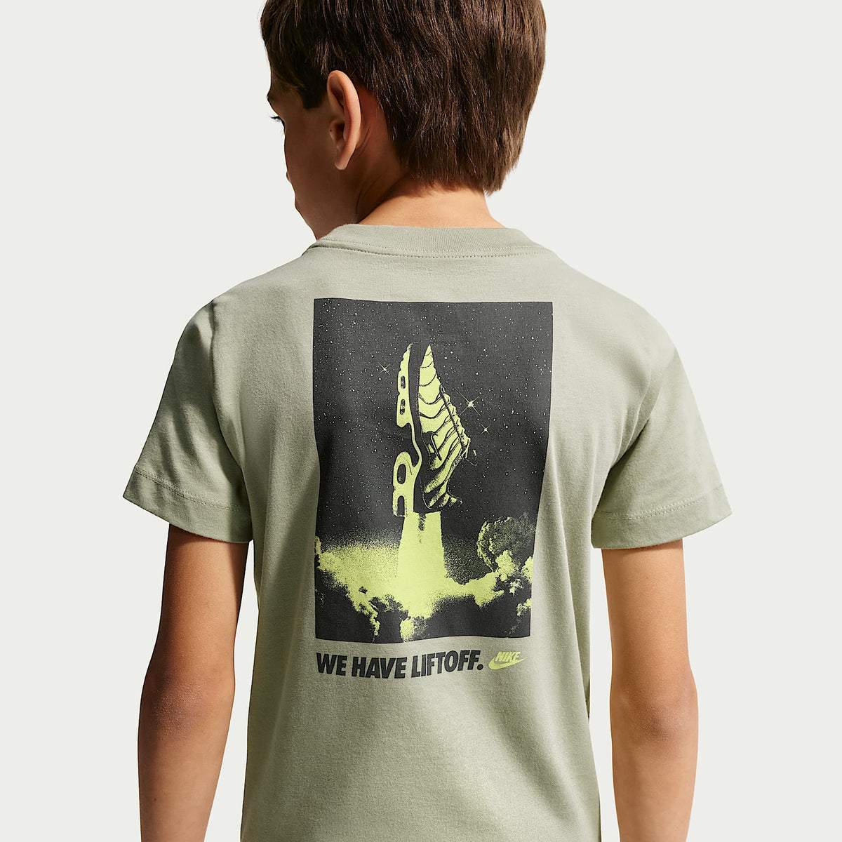 Playera para niños talla grande Nike Sportswear – Niebla pícea – vista 1