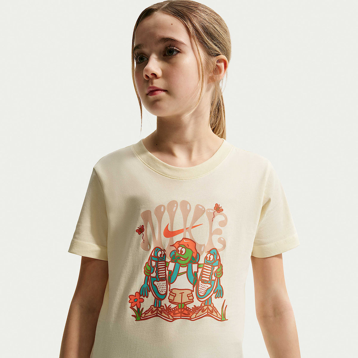 Playera para niños talla grande Nike Sportswear – Leche de coco – vista 1