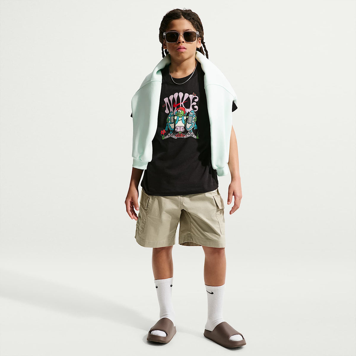 Playera para niños talla grande Nike Sportswear – Negro – vista 4