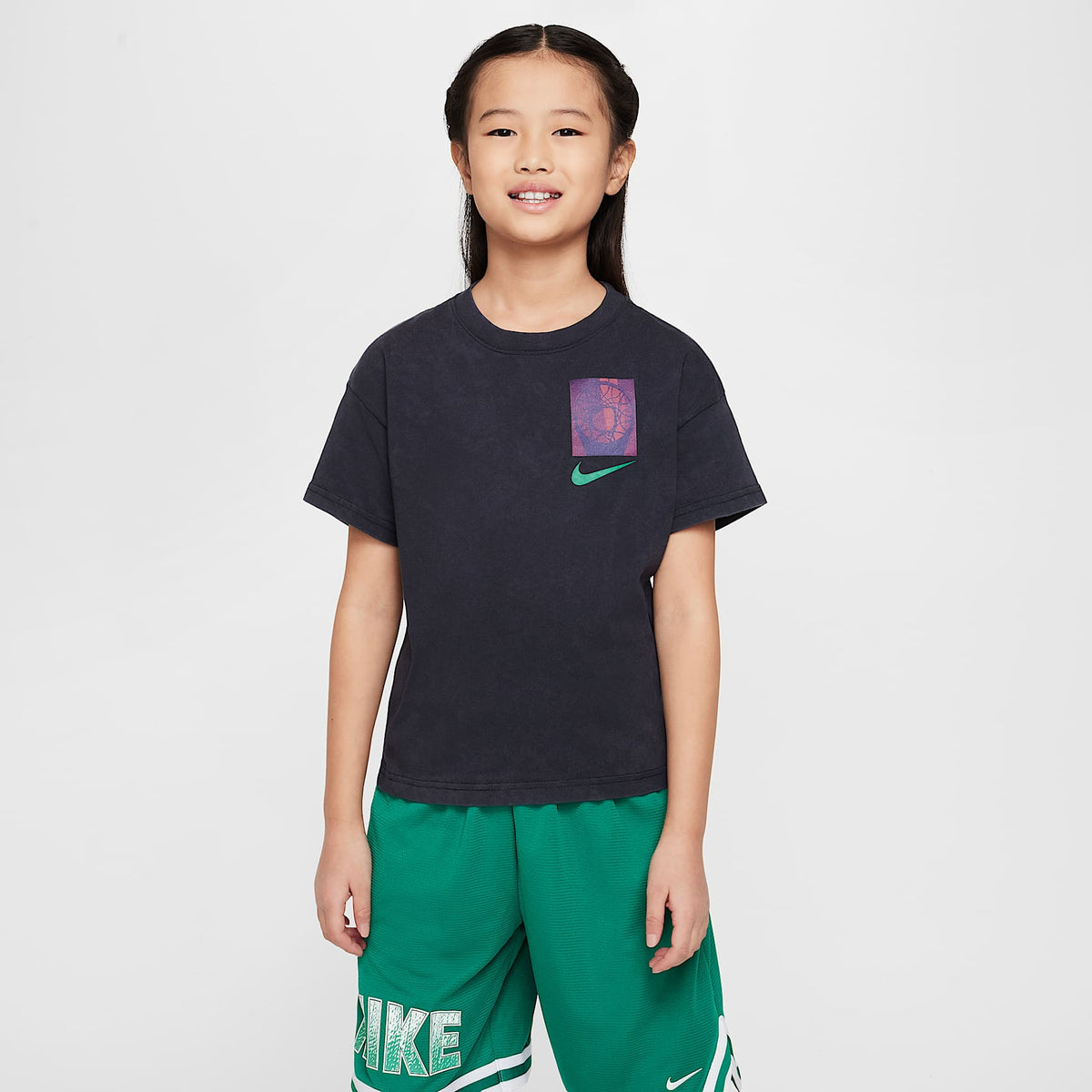 Playera para niños talla grande Nike Sportswear – Negro – vista 2
