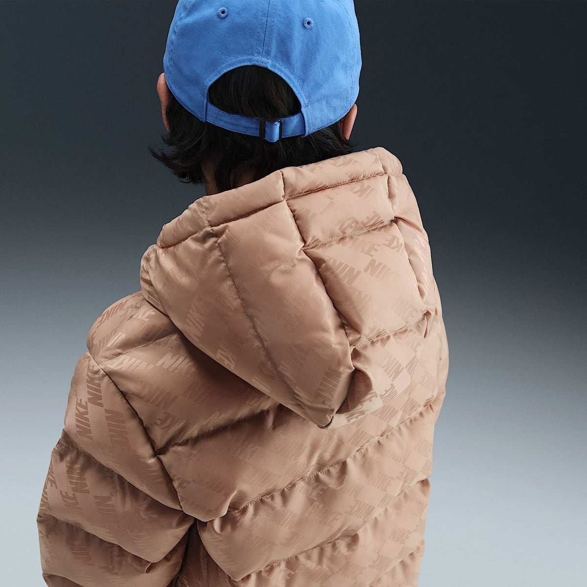 Chamarra acolchada Therma-FIT holgada para niños talla grande Nike Sportswear All Day Play – Cáñamo/Cáñamo – vista 5