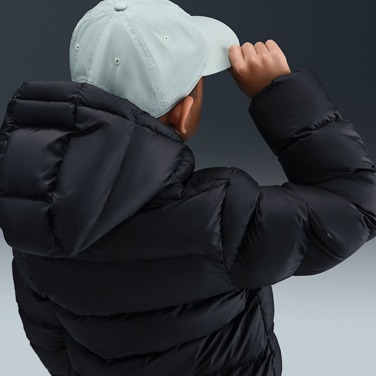 Chamarra acolchada Therma-FIT holgada para niños talla grande Nike Sportswear All Day Play – Negro/Blanco – vista 5