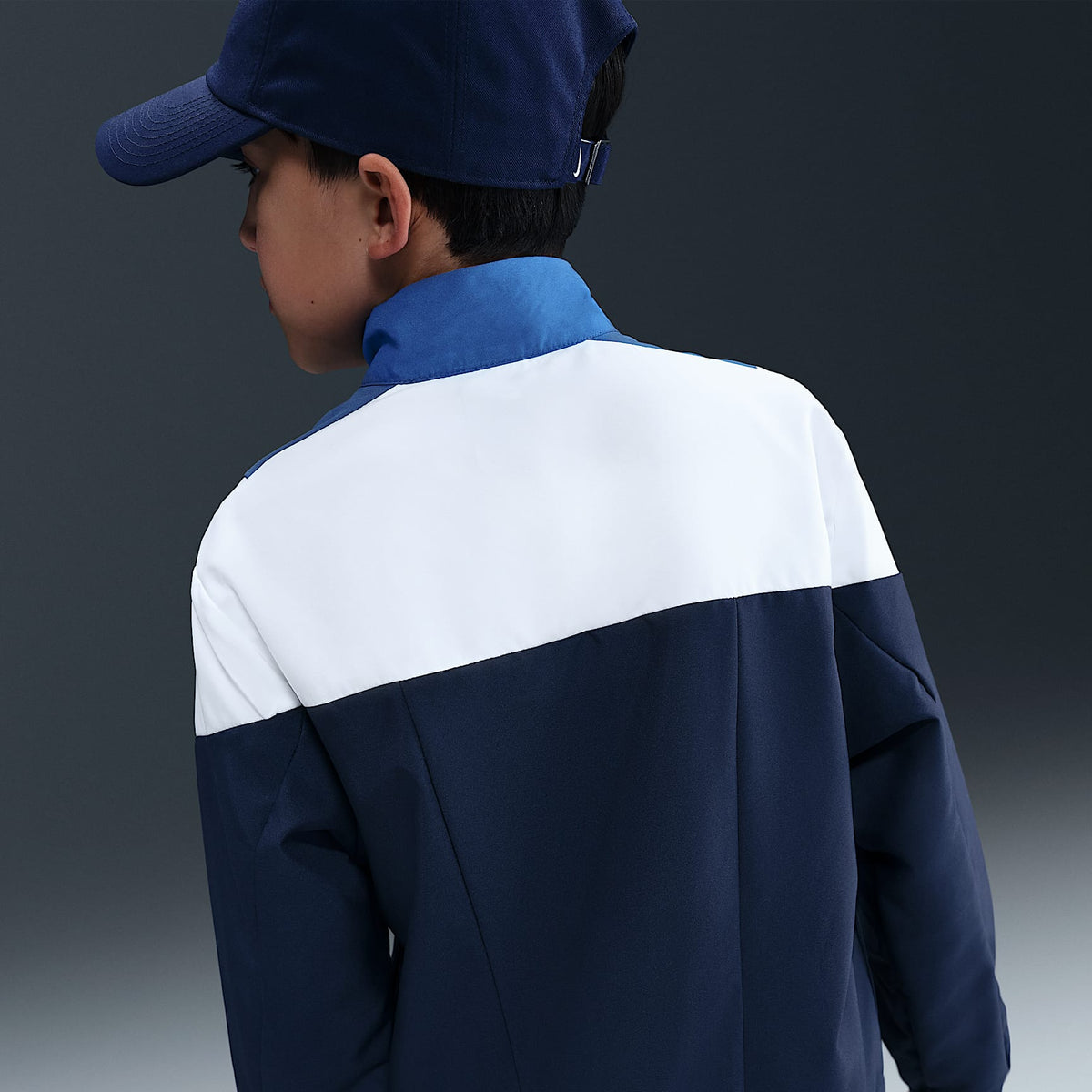 Conjunto deportivo de tejido Woven para niño talla grande Nike Sportswear – Azul marino medianoche/Royal juego/Blanco/Blanco – vista 3