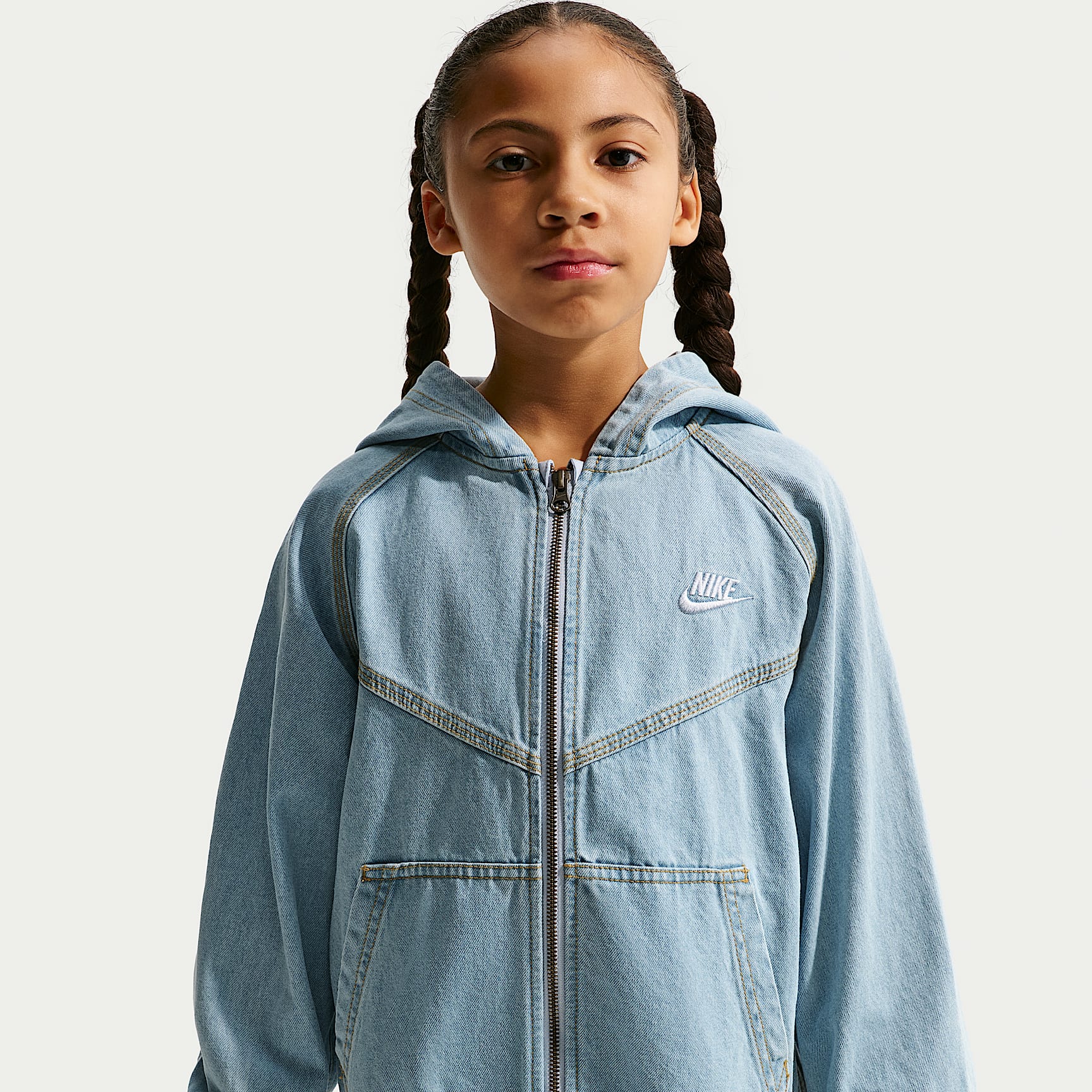Chamarra de denim con gorro de cierre completo para niños talla grande Nike Sportswear Collection – Azul militar claro/Azul militar claro/Trigo/Azul militar claro – vista 2