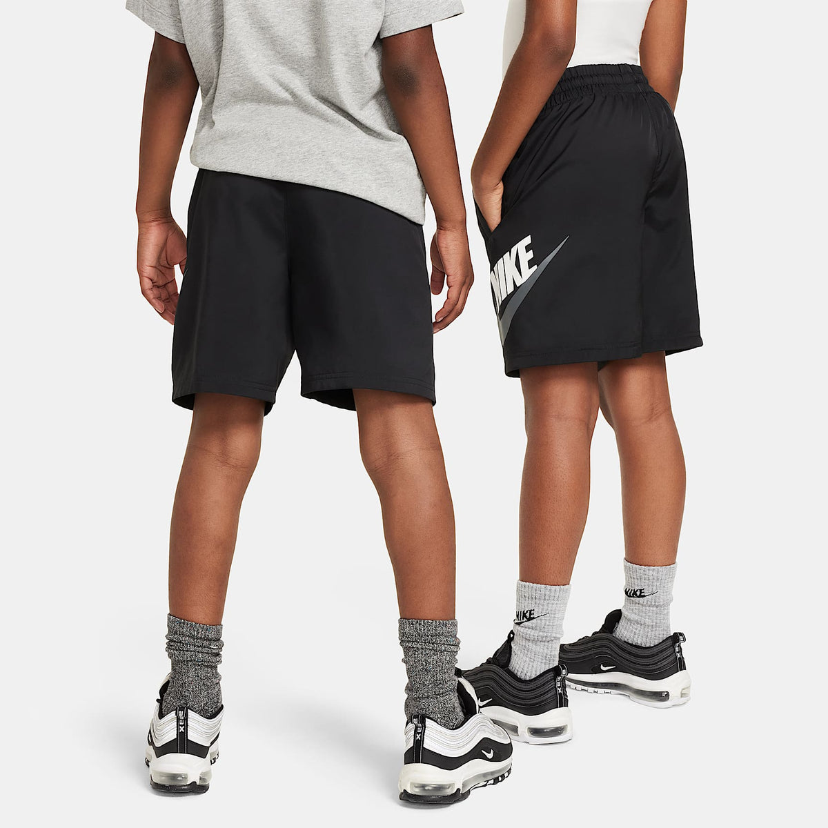 Shorts de tejido Woven para niños talla grande Nike Sportswear – Negro – vista 2