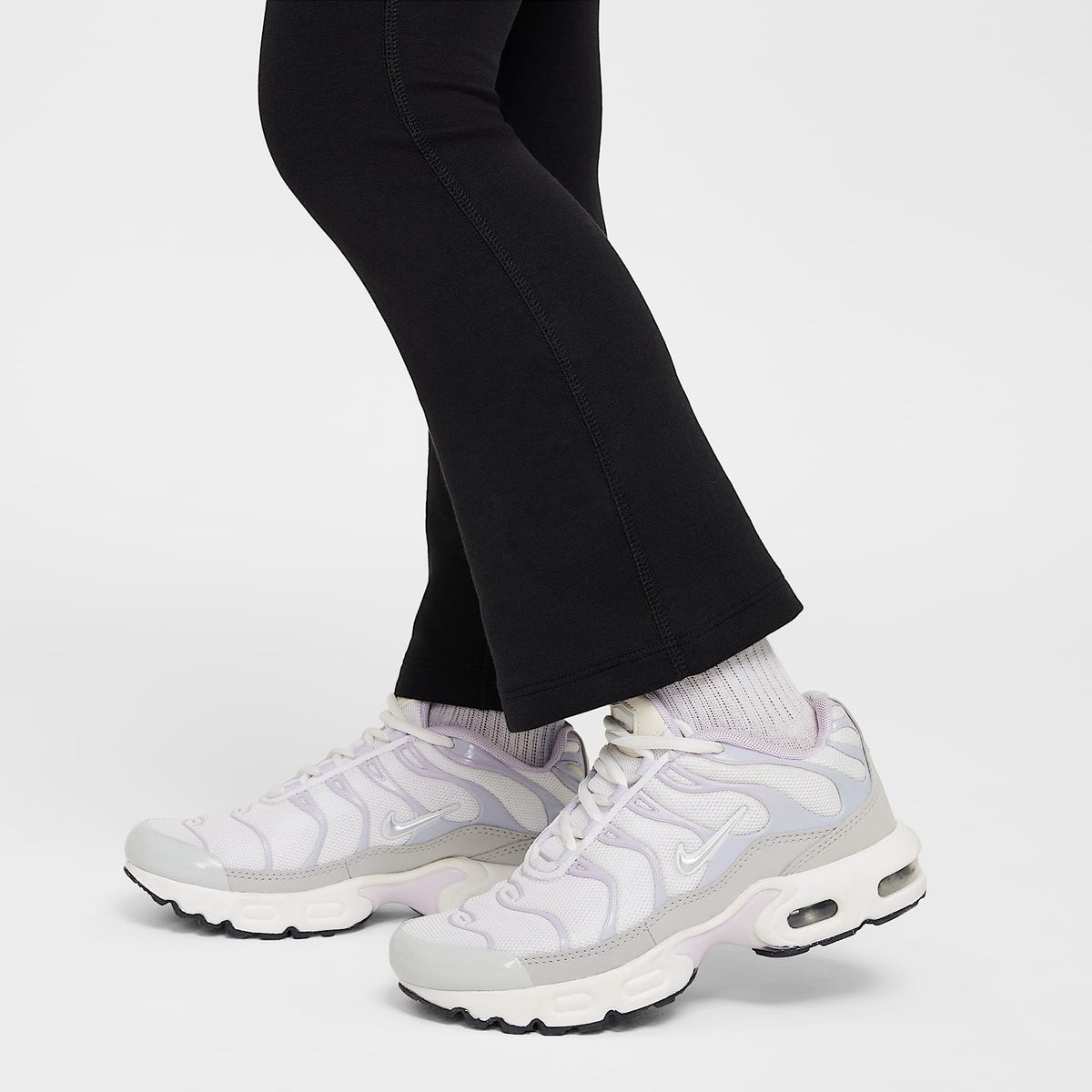 Leggings acampanados Dri-FIT para niña talla pequeña Nike – Negro – vista 4