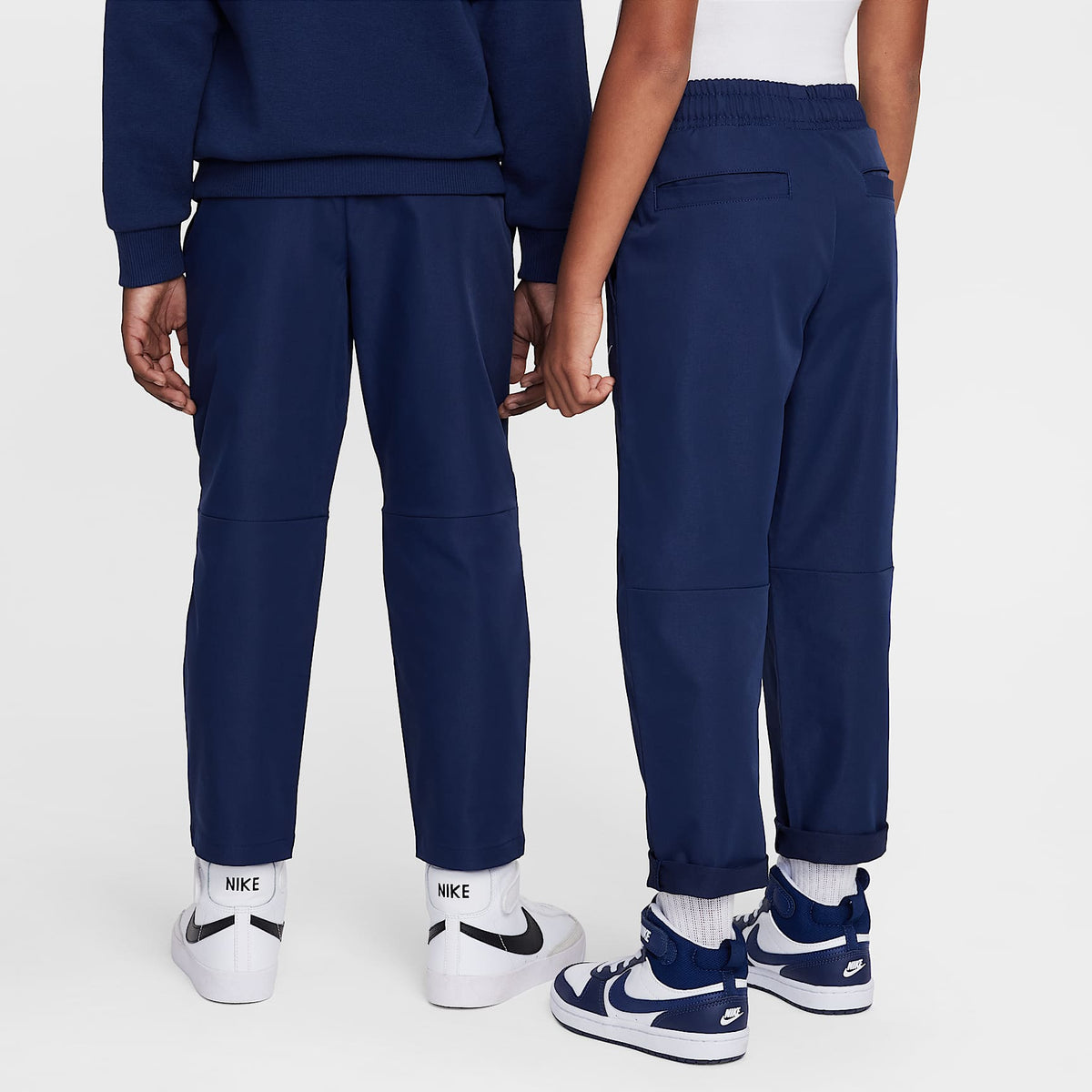 Pants de tejido Woven Dri-FIT para niños talla pequeña Nike – Azul marino medianoche – vista 2