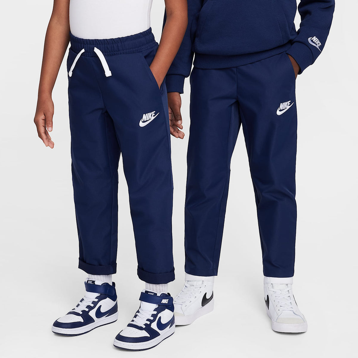 Pants de tejido Woven Dri-FIT para niños talla pequeña Nike – Azul marino medianoche – vista 1