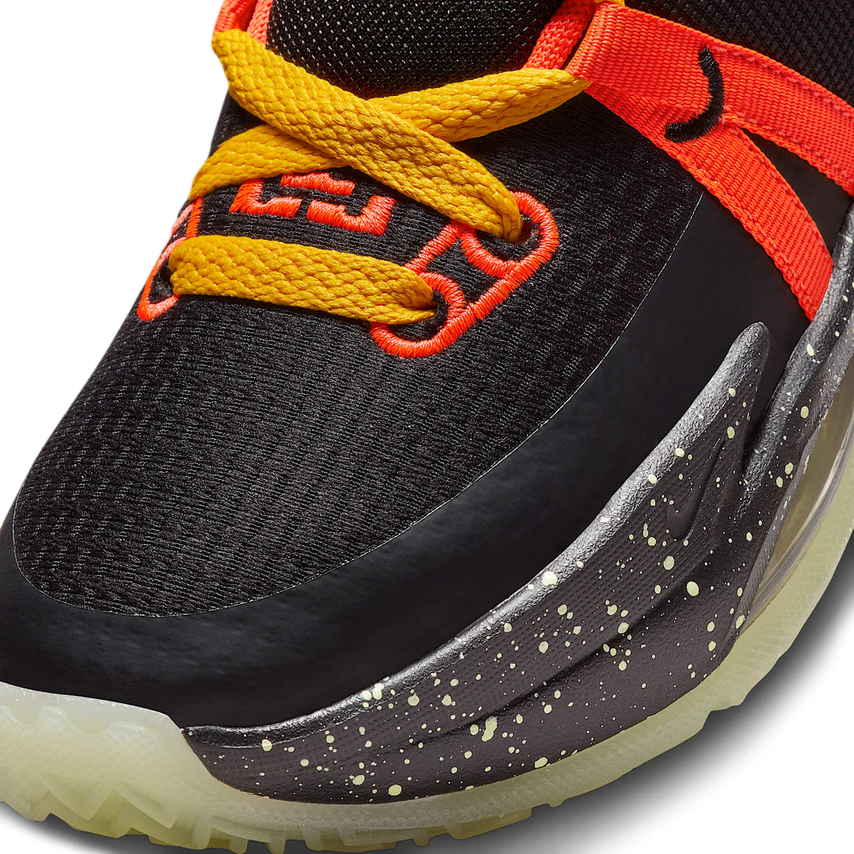 LeBron Witness 7 – Negro/Carmesí brillante/Oro universitario/Voltio ligero – vista 7
