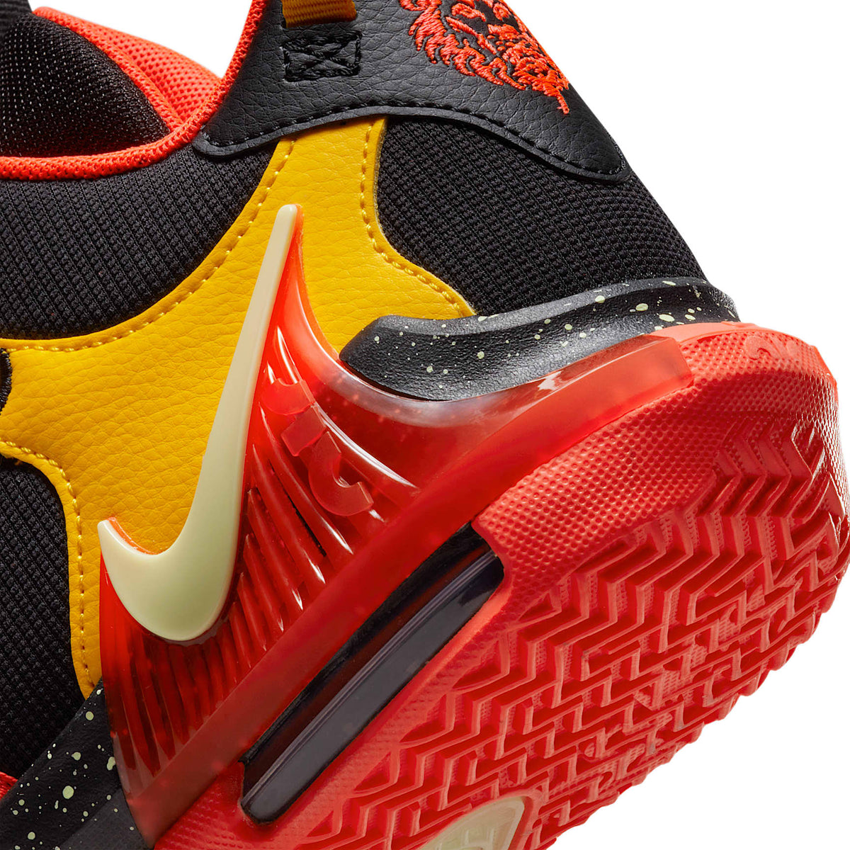 LeBron Witness 7 – Negro/Carmesí brillante/Oro universitario/Voltio ligero – vista 8