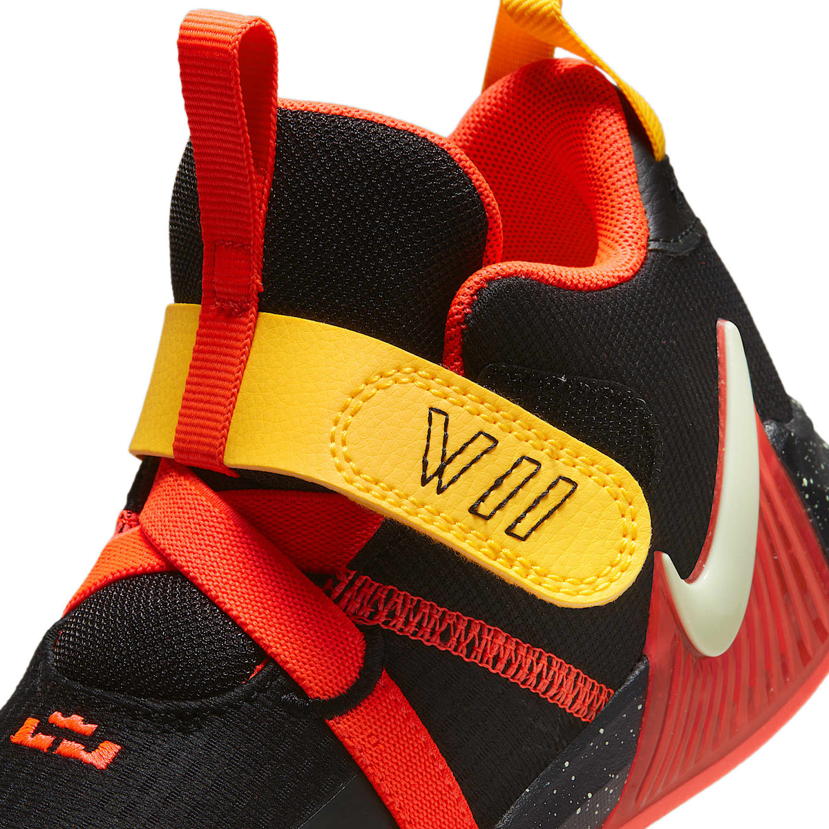LeBron Witness 7 – Negro/Carmesí brillante/Oro universitario/Voltio ligero – vista 9