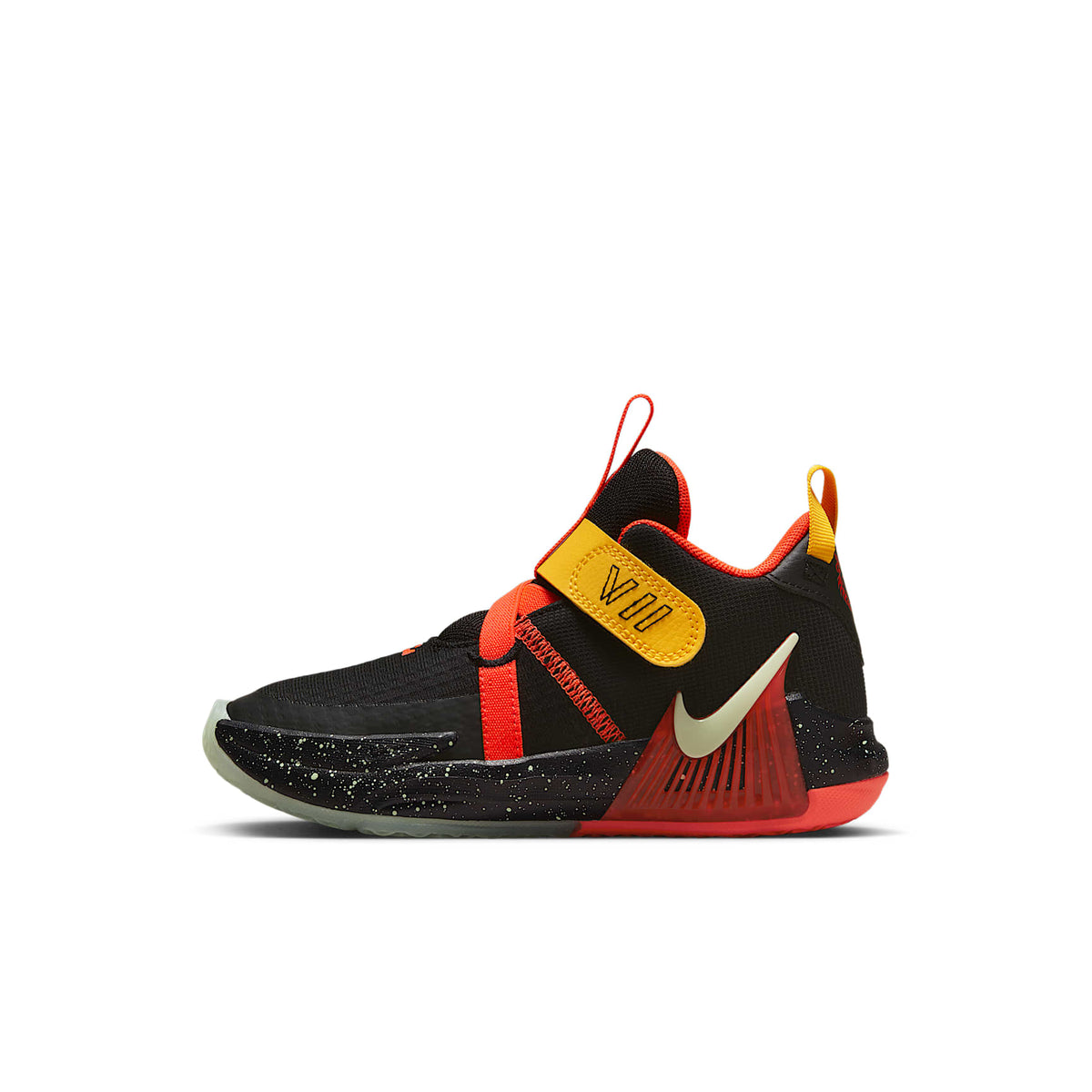 LeBron Witness 7 – Negro/Carmesí brillante/Oro universitario/Voltio ligero – vista 1