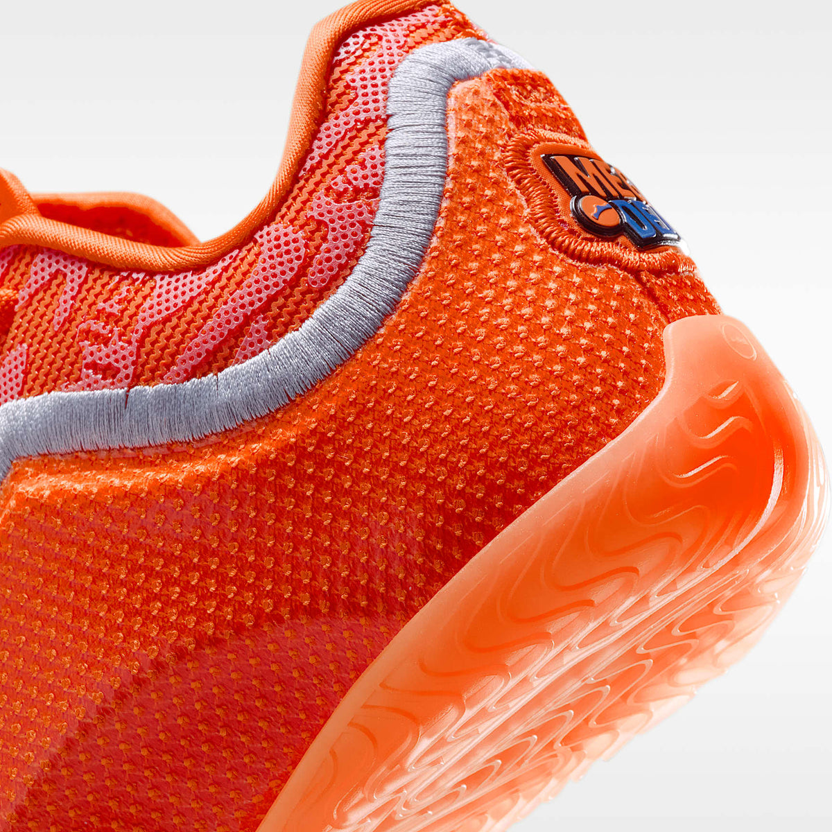 LeBron XXIII "Shoe Bag" – Naranja seguridad/Oro metalizado/Gris lobo – vista 8