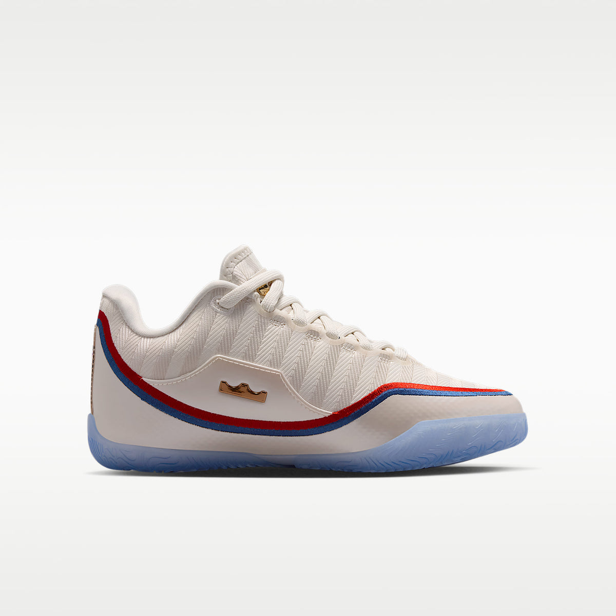 LeBron XXIII "Old Glory" – Marfil pálido/Rojo universitario/Azul marino medianoche/Oro metalizado – vista 3