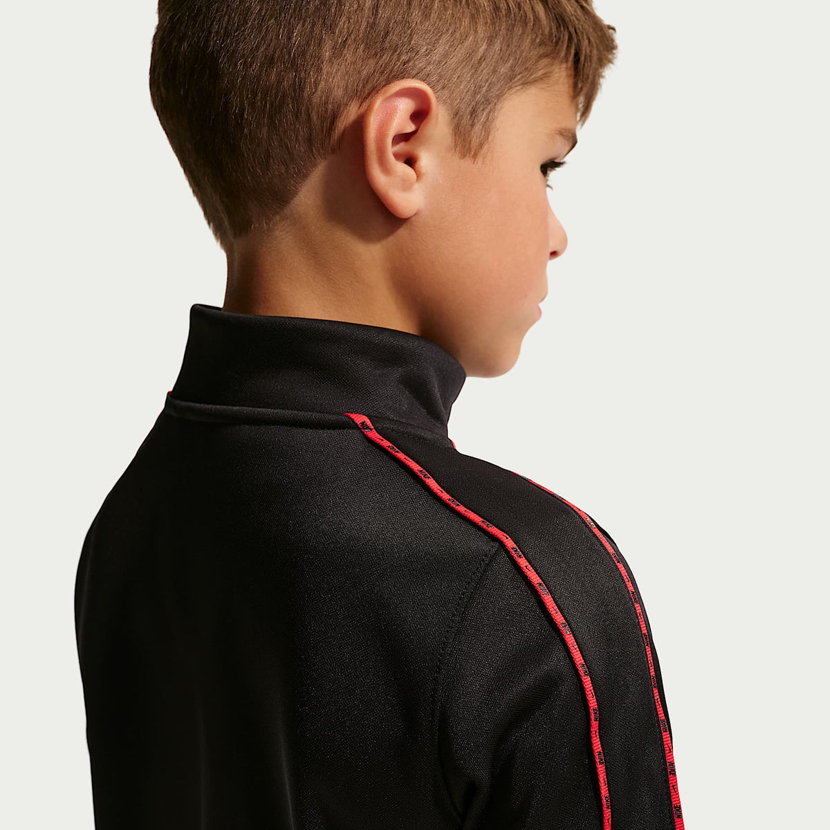 Conjunto de 2 piezas Dri-FIT con ribetes y cierre completo Propus para el día a día para niños talla pequeña Nike – Negro – vista 3