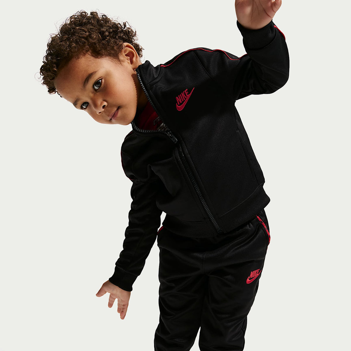 Conjunto infantil de 2 piezas Dri-FIT con ribetes y cierre completo Nike Propus Lifestyle – Negro – vista 6
