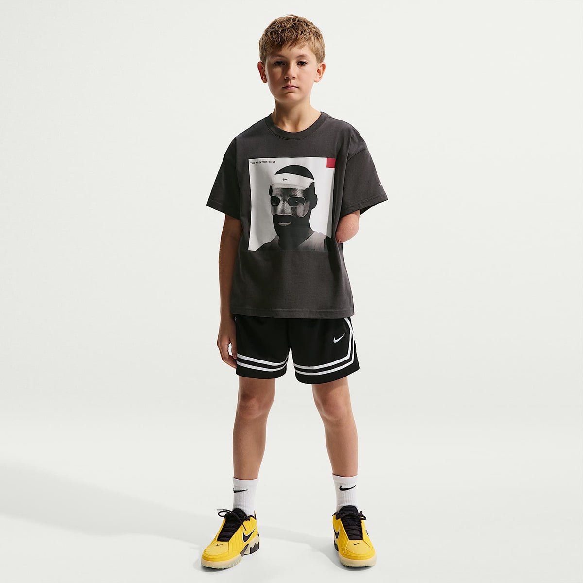 Playera de básquetbol para niños LeBron "Masked Menace" – Sombrío apagado – vista 4