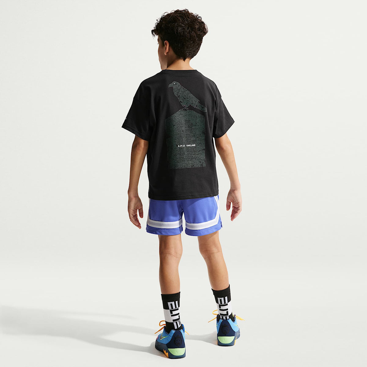 Playera para niño talla grande LeBron – Sombrío apagado – vista 5