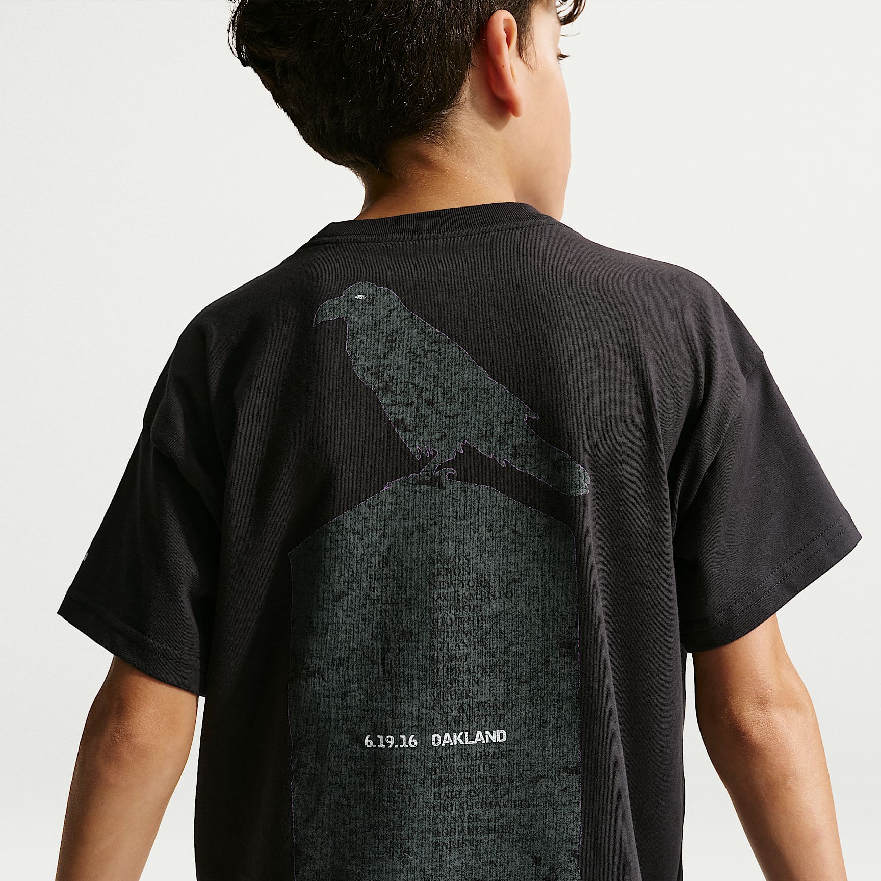 Playera para niño talla grande LeBron – Sombrío apagado – vista 2