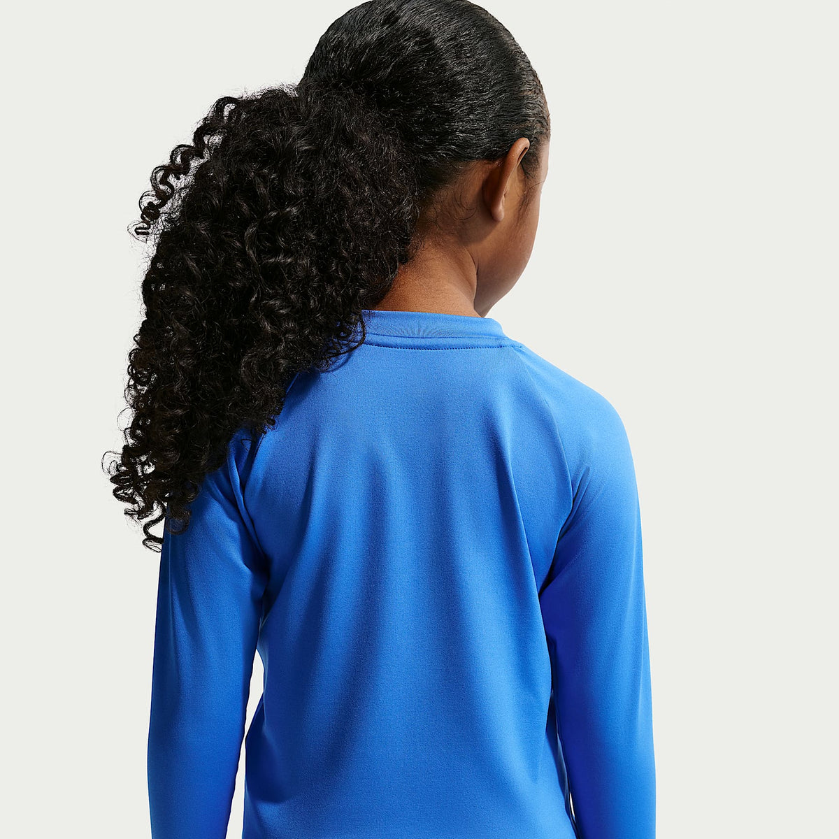 Conjunto de midkini + Hydroguard de manga larga para niña talla pequeña Nike Swim – Turquesa/Turquesa – vista 3