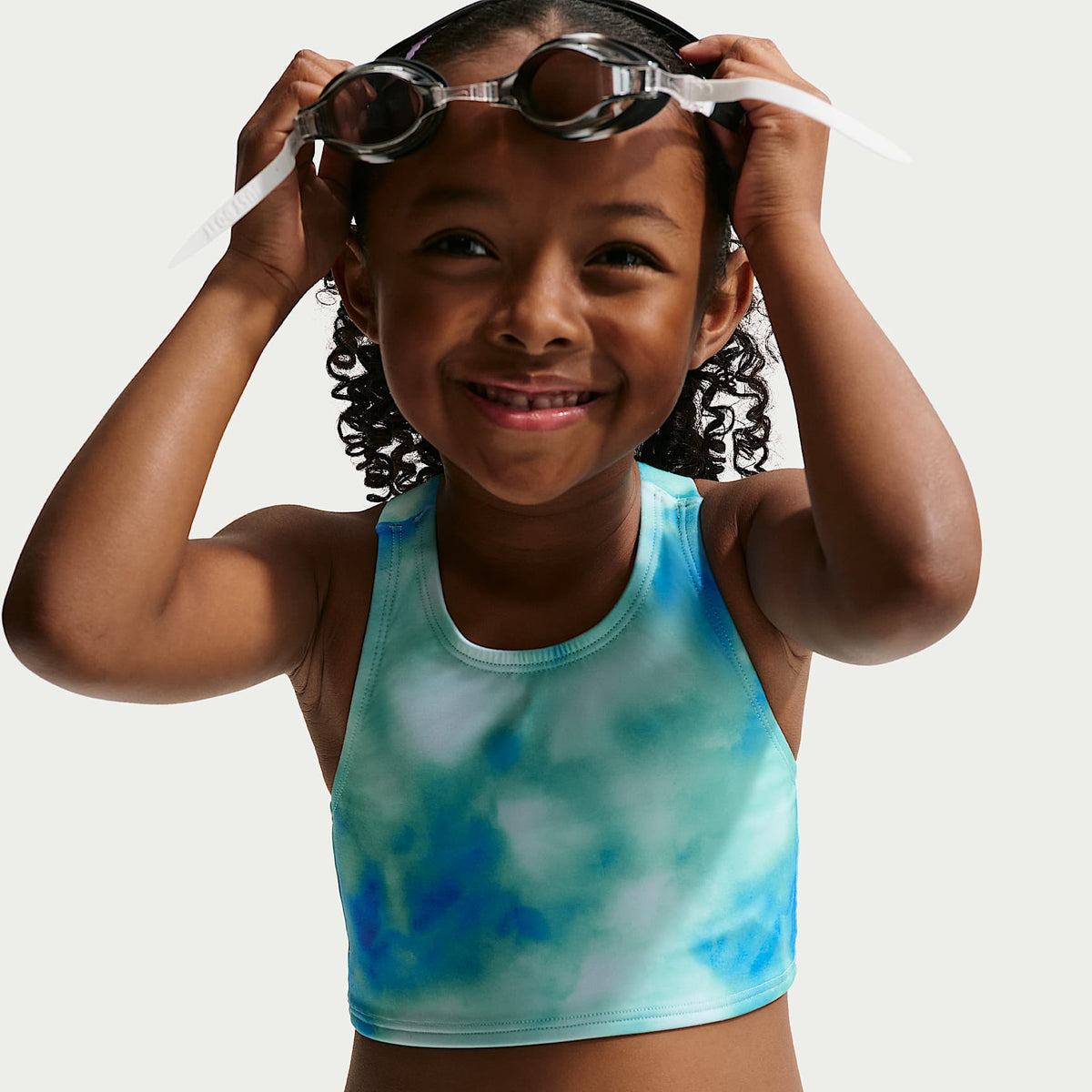 Conjunto de midkini + Hydroguard de manga larga para niña talla pequeña Nike Swim – Turquesa/Turquesa – vista 6