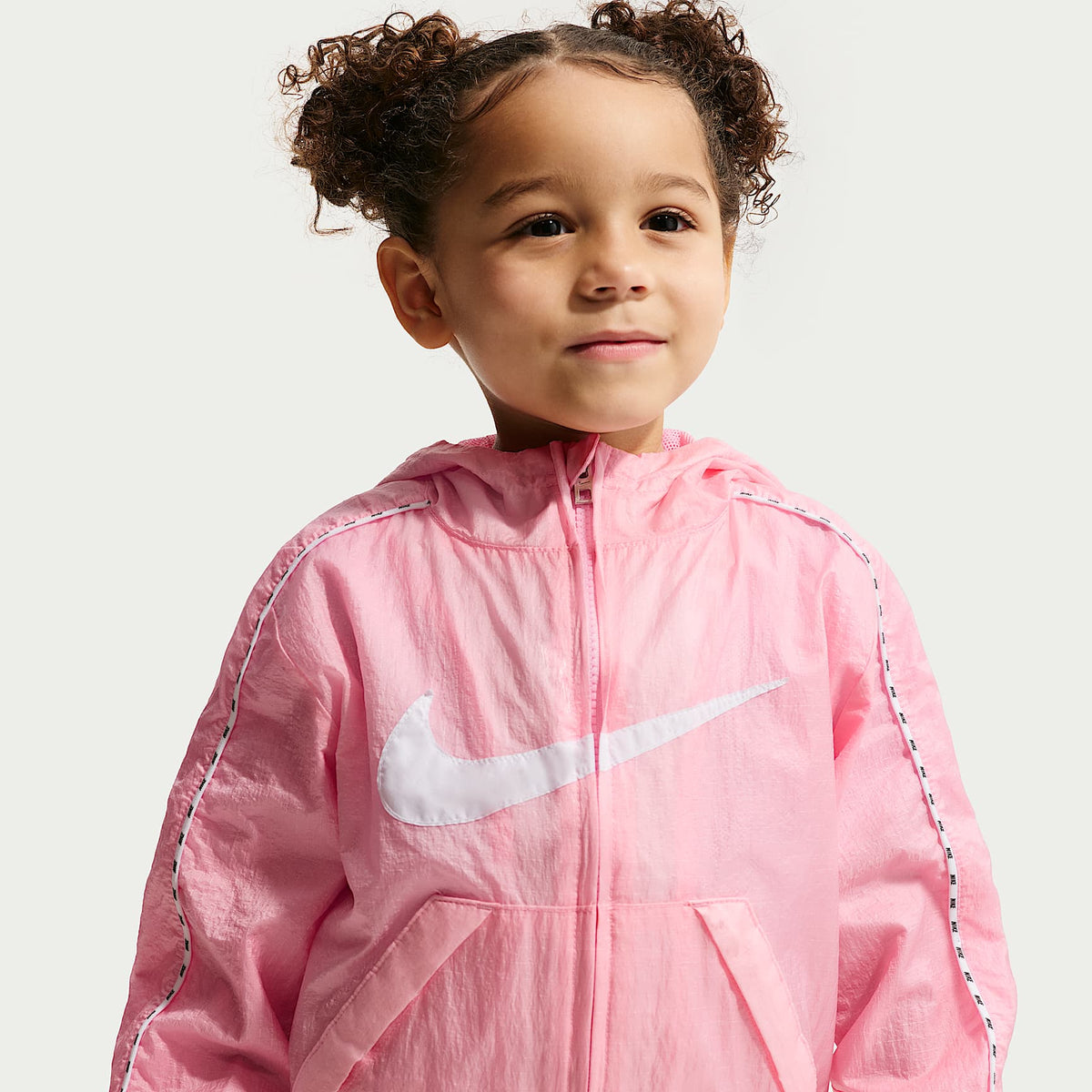 Chamarra ripstop translúcida y ligera infantil Nike – Rosa suave medio – vista 1