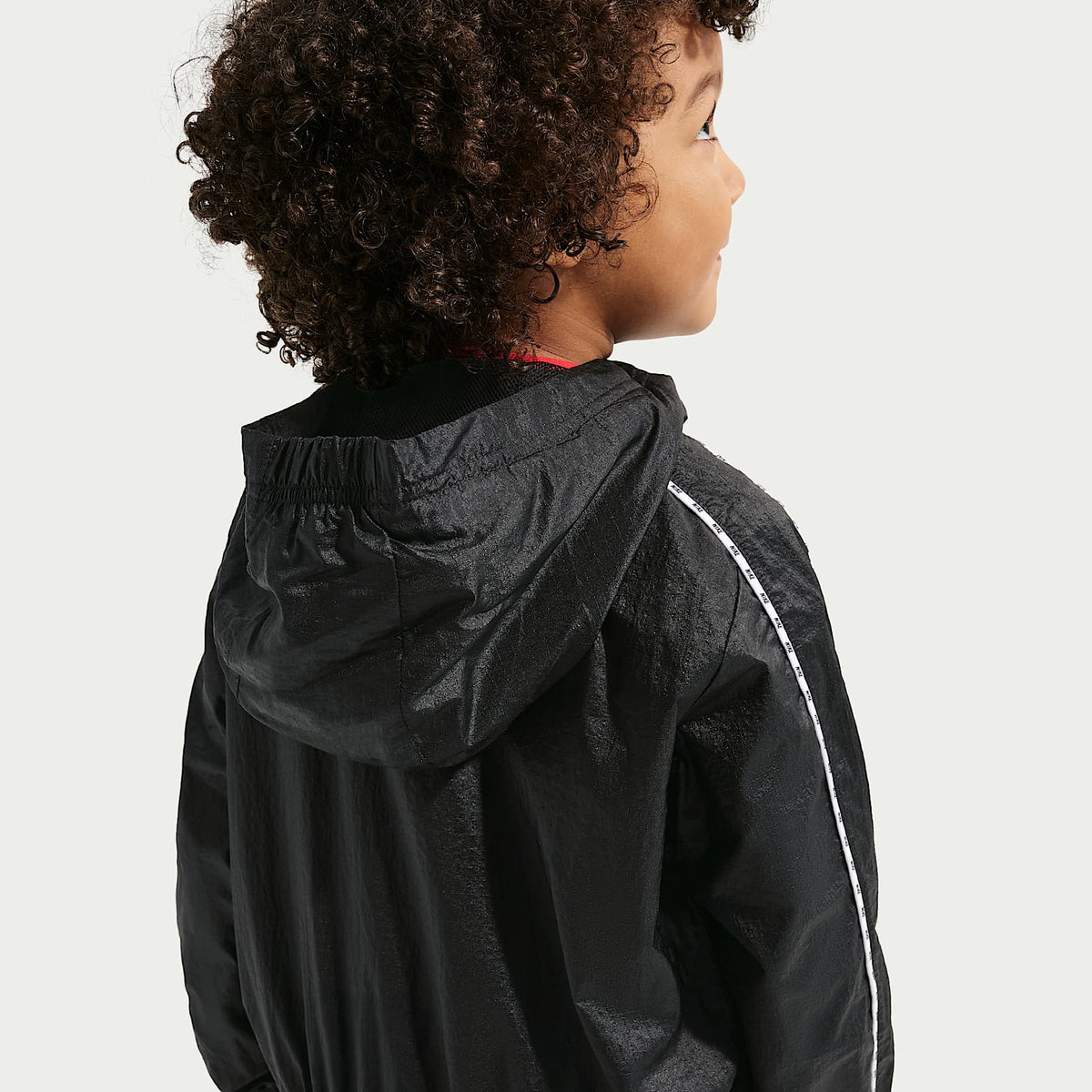 Chamarra ripstop translúcida y ligera infantil Nike – Negro – vista 2