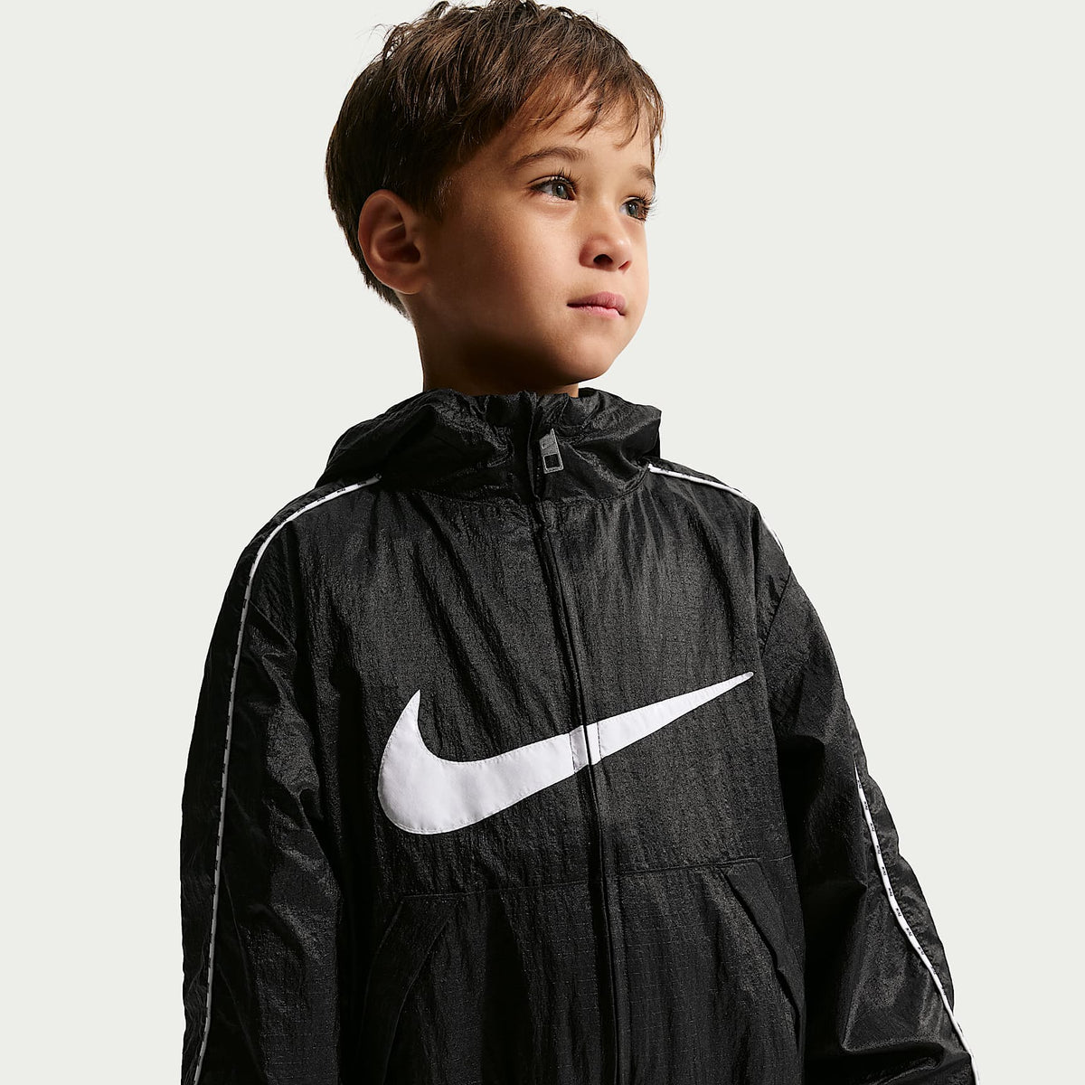 Chamarra ripstop translúcida y ligera para niños talla pequeña Nike – Negro – vista 1