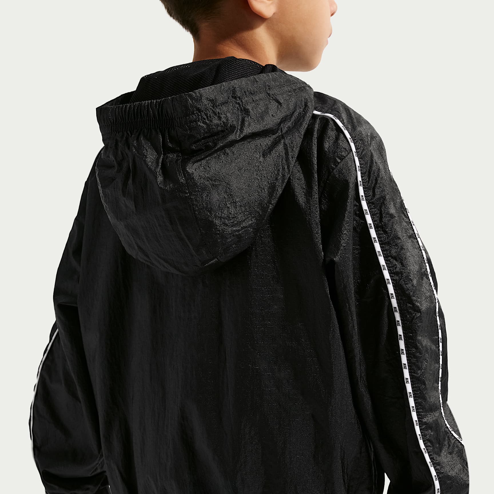 Chamarra ripstop translúcida y ligera para niños talla pequeña Nike – Negro – vista 2