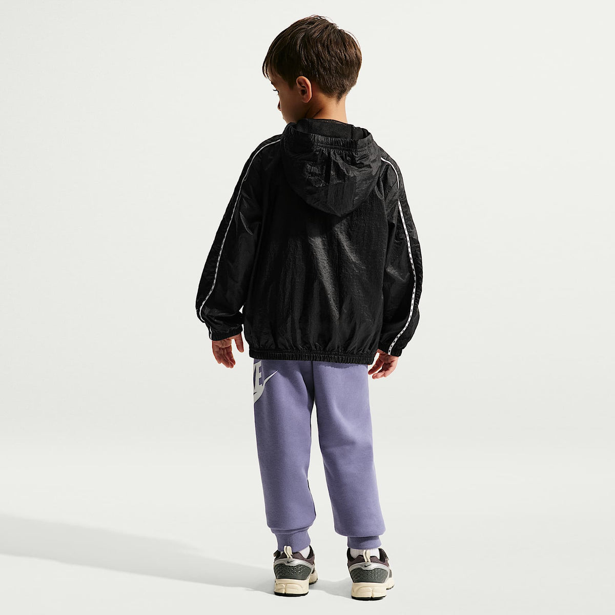 Chamarra ripstop translúcida y ligera para niños talla pequeña Nike – Negro – vista 5