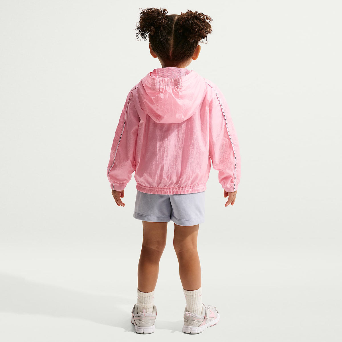 Chamarra ripstop translúcida y ligera infantil Nike – Rosa suave medio – vista 5