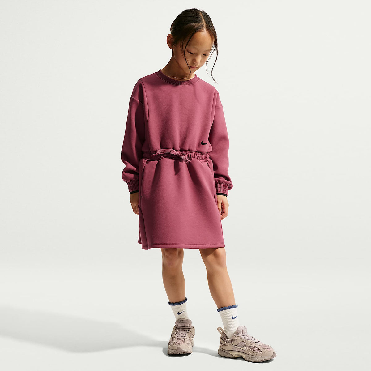 Vestido Luxe Perform para niña talla pequeña Nike – Rosa humo – vista 1